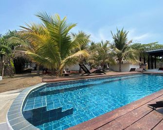 Hot Chipilin El Paredon - Sipacate - Pool