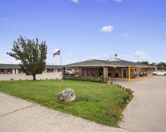 Super 8 by Wyndham Henryetta - Henryetta - Edificio