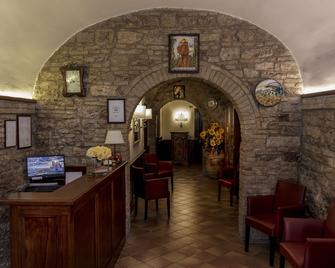 Hotel Pax - Assisi - Receptie