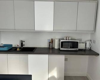 Ldn Studio-Free Parking-15 min to Elizabeth Line - Dagenham - Kitchen