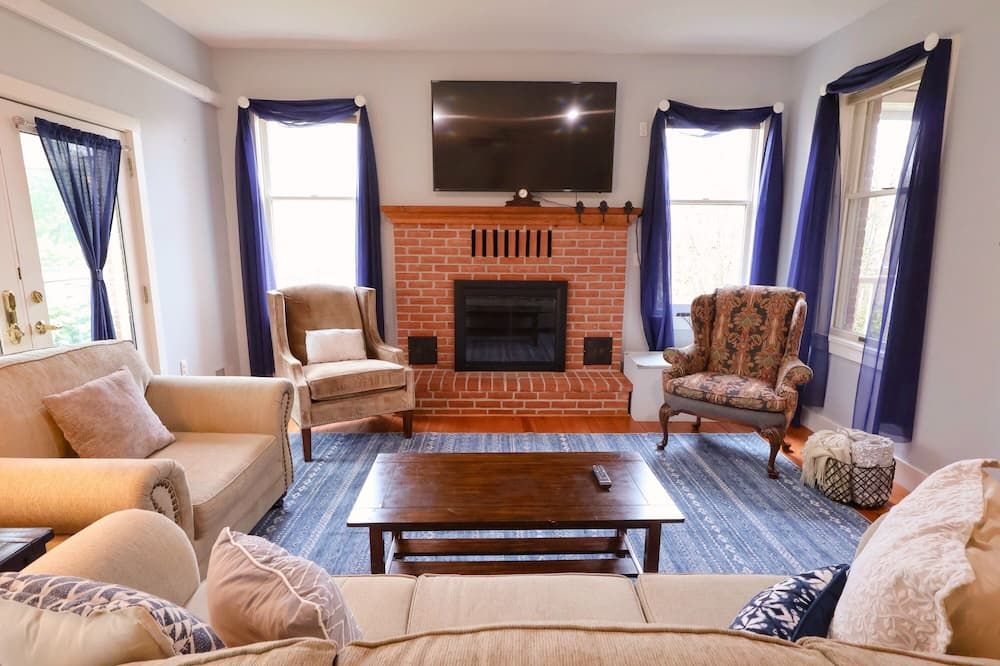 The Homestead at Anderson Ridge |Pool & Trails