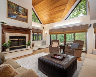 Luxury Mountain House on Golf Course near Slopes- March Available - Wintergreen - Sala de estar