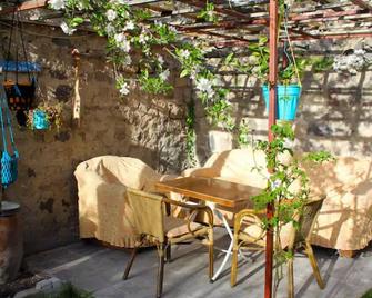 Cosy Cottage with fireplace and garden - Close to City centre and Skii Resort - Kayseri - Patio