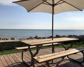 Lake Erie waterfront cottage - Chatham-Kent - Binnenhof