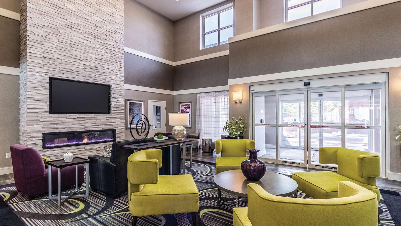 La Quinta Inn & Suites by Wyndham San Antonio Downtown