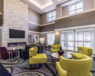 La Quinta Inn & Suites by Wyndham San Antonio Downtown - סן אנטוניו - טרקלין