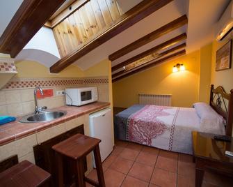 Hostal Serruchi - Teruel - Bedroom