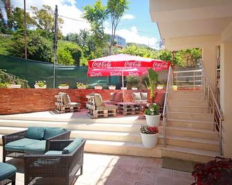 Hotel Nika - Vlora - Patio