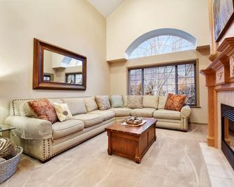 Adventure Hub-Ski Resorts, Backcountry & Park City 3203 condo - Midway - Sala de estar