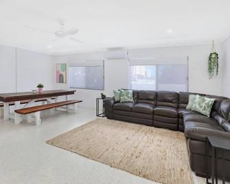 Palms on Parker Backpackers - Maroochydore - Living room