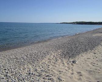 Charlevoix House - Charlevoix - Beach