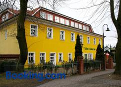Landgasthof Zur Krummen Linde - Hohen Neuendorf - Building