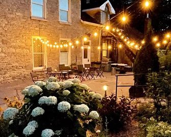 Multi-Family Private Resort (Pool, Gardens, Swings, 3-Full Homes ) Sleeps 30 - Stirling - Patio