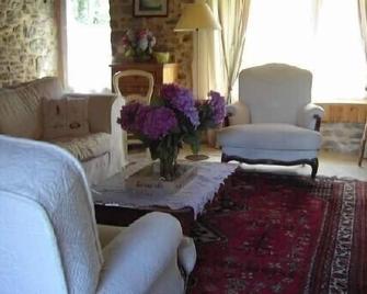 auth. stone house in the village of St Germain ds Vaux - La Hague - Salon