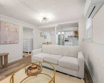 1 Bedroom Private Entry Buckhead Basement Apt - Atlanta - Salon