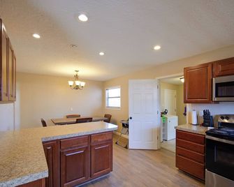 1 Mi to Enmu: Portales Family Home W/ Yard! - Portales - Cucina