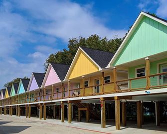 Seabrook Seaside Cabins - Seabrook - Building