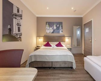 Junior Comfort - Hotel Junior By Max70 - Salzburg - Bedroom