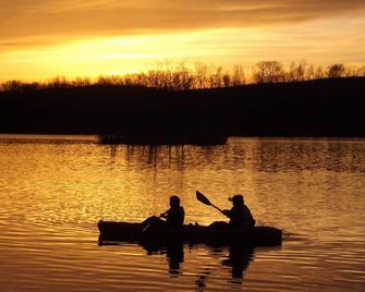 Lakefront! Pontoon Boat, Hottub, Firepit/Place, Billiards, Ping Pong, Fooseball - Drums