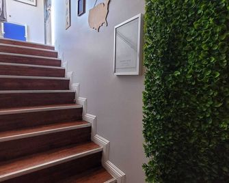 Chic Centrally Located Loft: Relax in the Heart of Pico/Robertson - Beverly Hills - Stairs