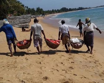 Resort Maya Beach - Trincomalee - Strand