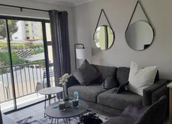 Greenpark Apartment - Kempton Park - Living room