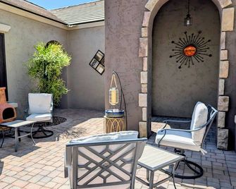 Vacation in the Desert Southwest in a Premier Resort Home w/ private pool. - Anthem - Patio