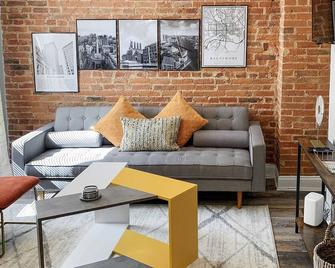 Cozy Modern Apt in the Heart of Fells Point! - Baltimore - Living room
