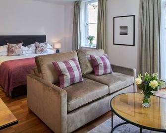 Cheval Harrington Court Apartments - London - Bedroom