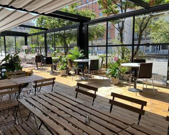Auberge de Jeunesse HI Paris Yves Robert - Paris - Patio
