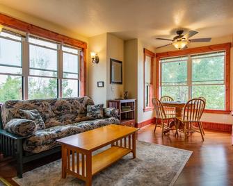 The Inn at Croftville Road Cottages #5. On the Shore of Lake Superior. - Grand Marais - Living room