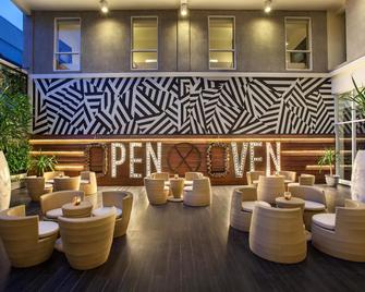 Maxonehotel Tidar Surabaya - Surabaya - Lounge