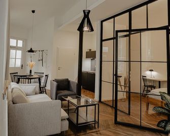 Ferienwohnungen an der Salvatorkirche - Exklusiv-Apartments mit Terrasse - Landkreis Coburg - Wohnzimmer