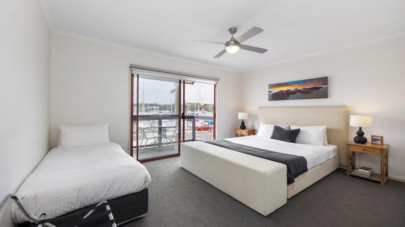 Mariners Cove Waterfront Motel and Apartments