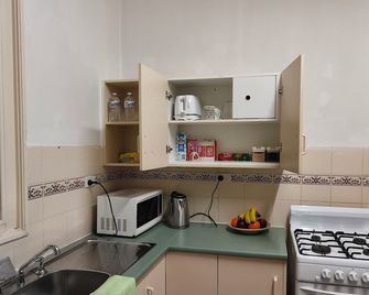 Comfortable Queen Room Your Home Away From Home in Whyalla! - Whyalla