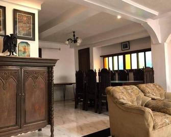 Heart of Paete Laguna, Camarero Transient House - Paete - Living room