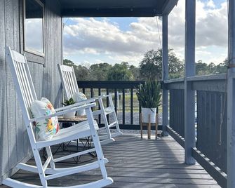Cozy home in Montura. Within minutes from Clewiston. Quiet & a lot to do for all - Clewiston - Balkon