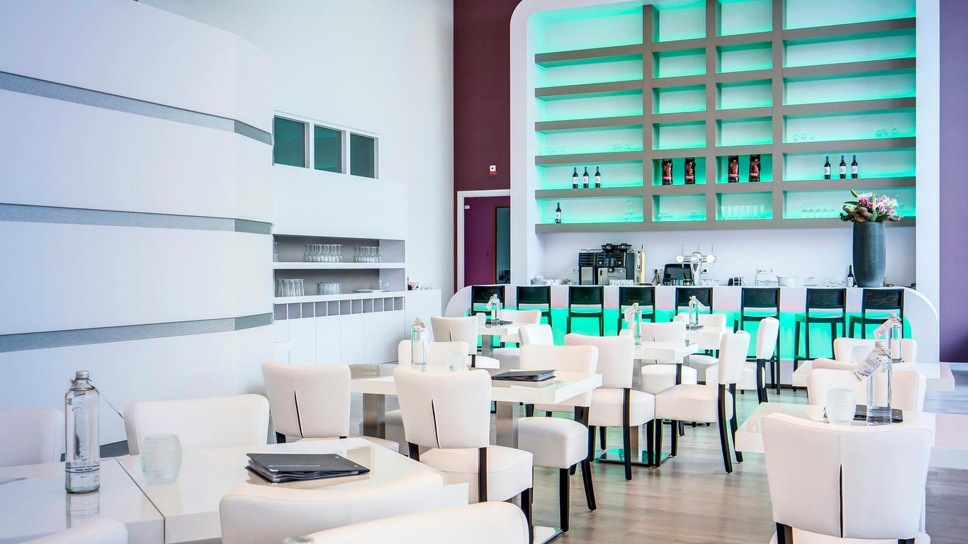 فليتشر ويلنيس - هوتل سيتارد