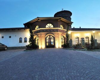 Tota Virginia Antico Podere - אלבה - לובי