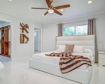 Walk To Beach!! 3br Ultra Modern Home! - Fort Lauderdale - Bedroom