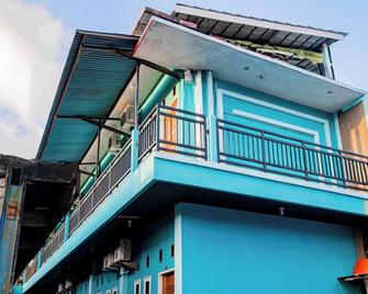 OYO 93306 Rinjani Guest House - Balikpapan - Gebäude