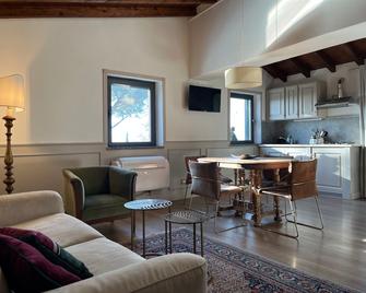 Agriturismo Castello Santa Margherita - Cori - Living room