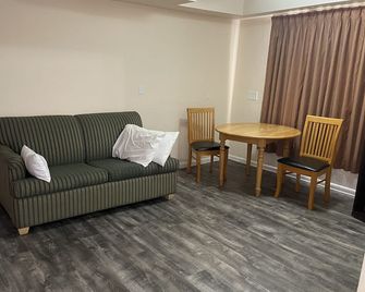 Travelers Inn - Clearwater - Clearwater - Wohnzimmer