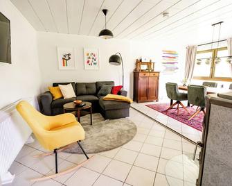 birds-nest Ferienwohnung Waldblick Kamin - Hauenstein - Wohnzimmer