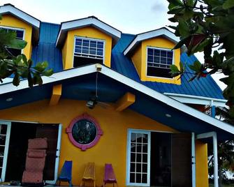 Tropickeas - Belize City - Building