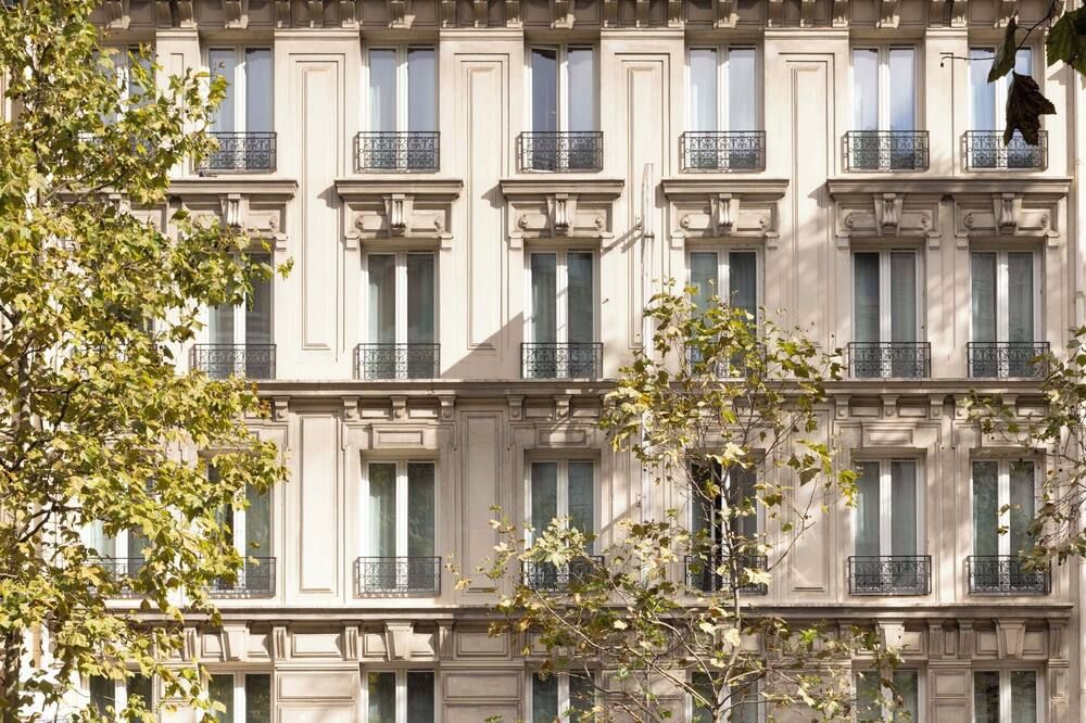 أوتل لوكومو - جير دي ليون باستيل