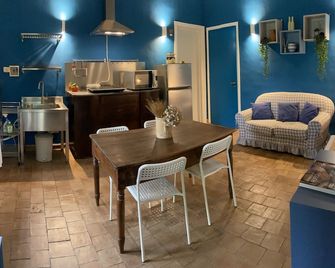 Bed and Breakfast Il Glicine - Piedimonte Etneo - Comedor