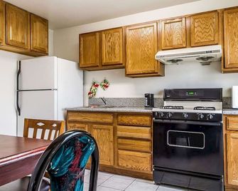 Auburn House Hotel - Auburn - Küche