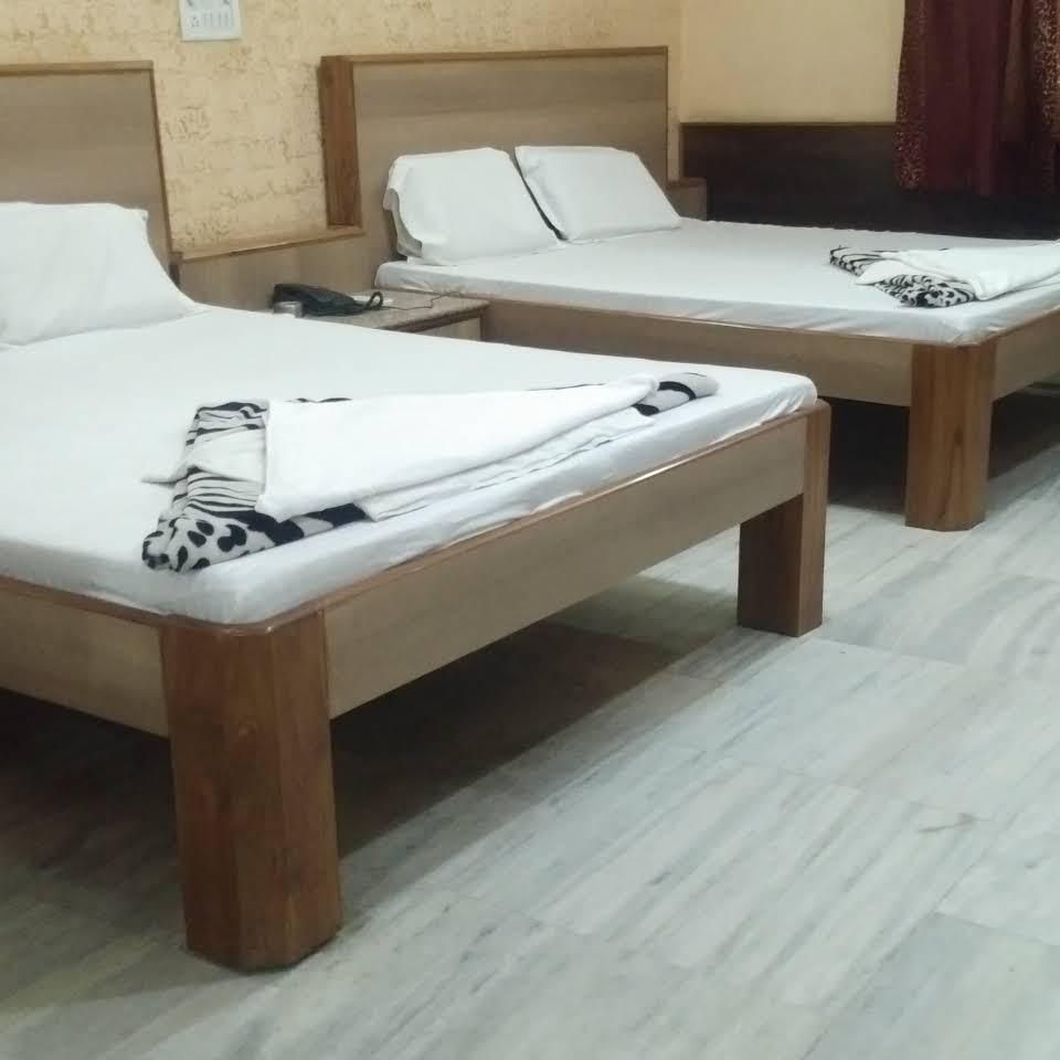 Nirmal Palace - لكناو - غرفة نوم