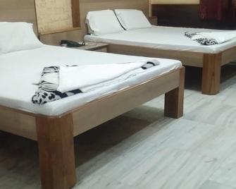 Nirmal Palace - لكناو - غرفة نوم